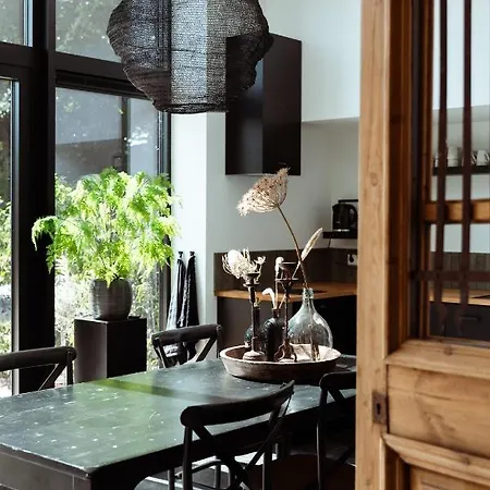 Bed & Breakfast B En B De Jufferswaard 4*